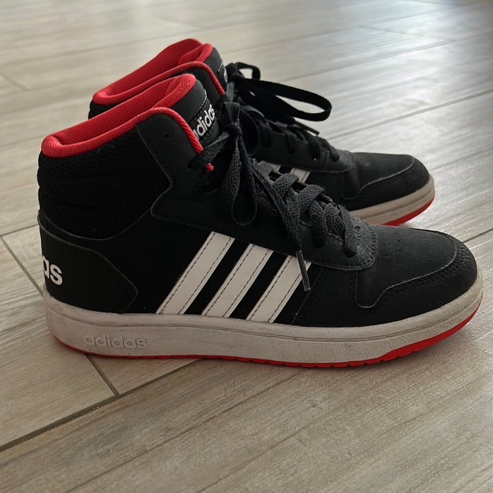 Adidas kids size 3 mid basketball shoe